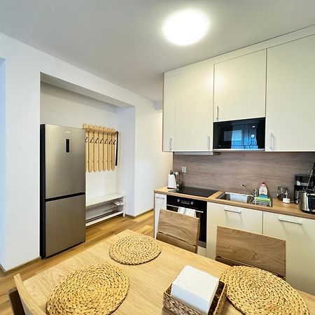 Riverside Apartment Praha Eksteriør billede