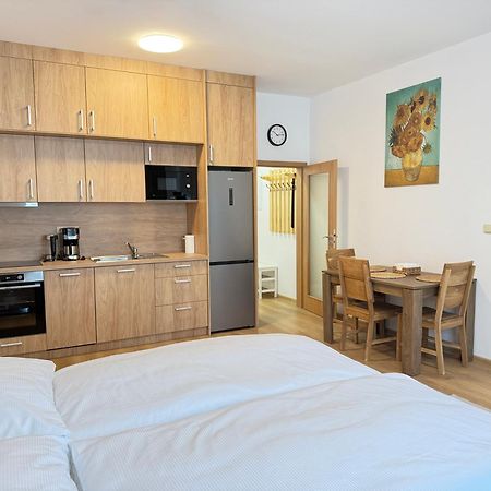 Riverside Apartment Praha Eksteriør billede
