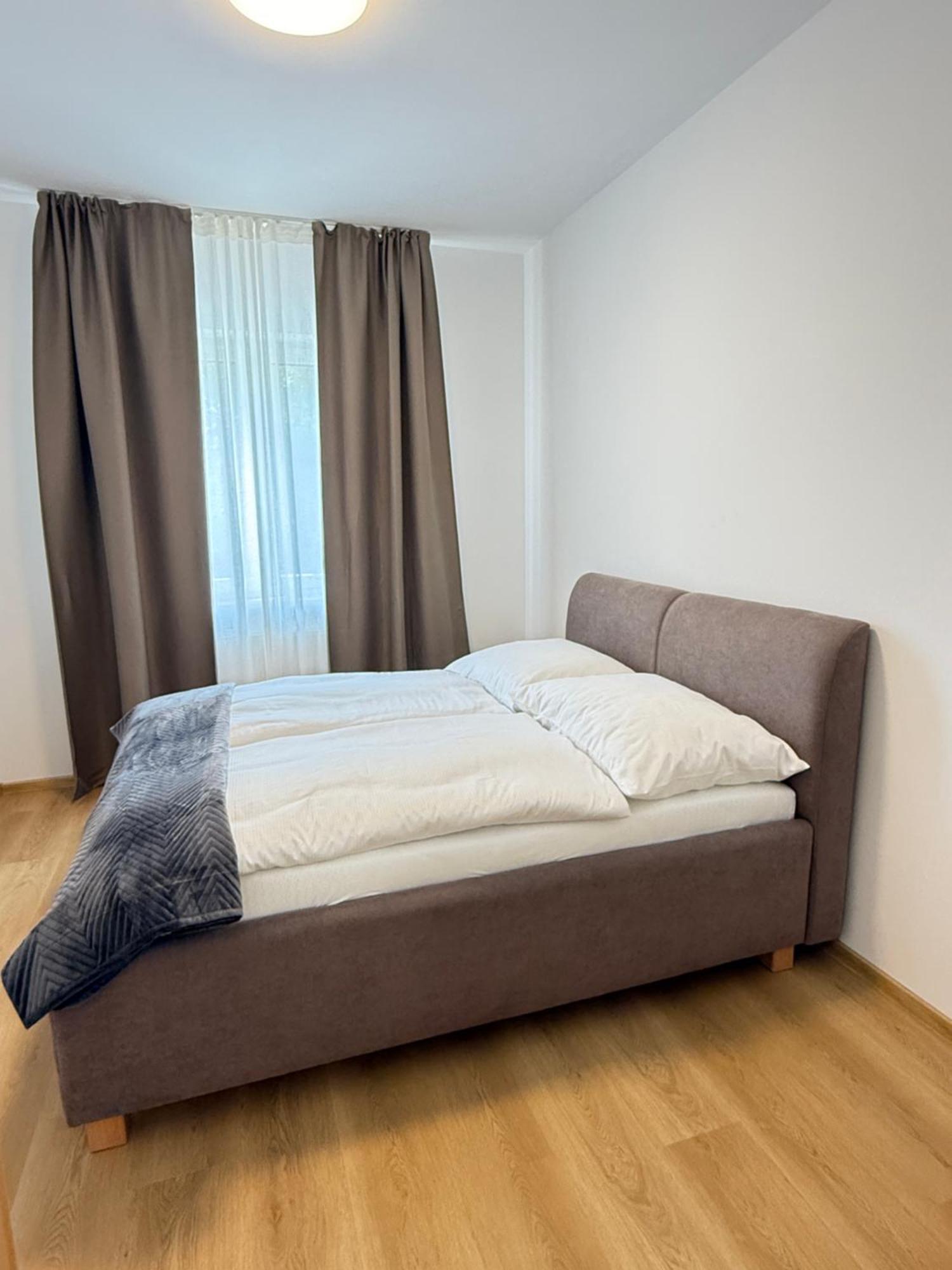 Riverside Apartment Praha Eksteriør billede