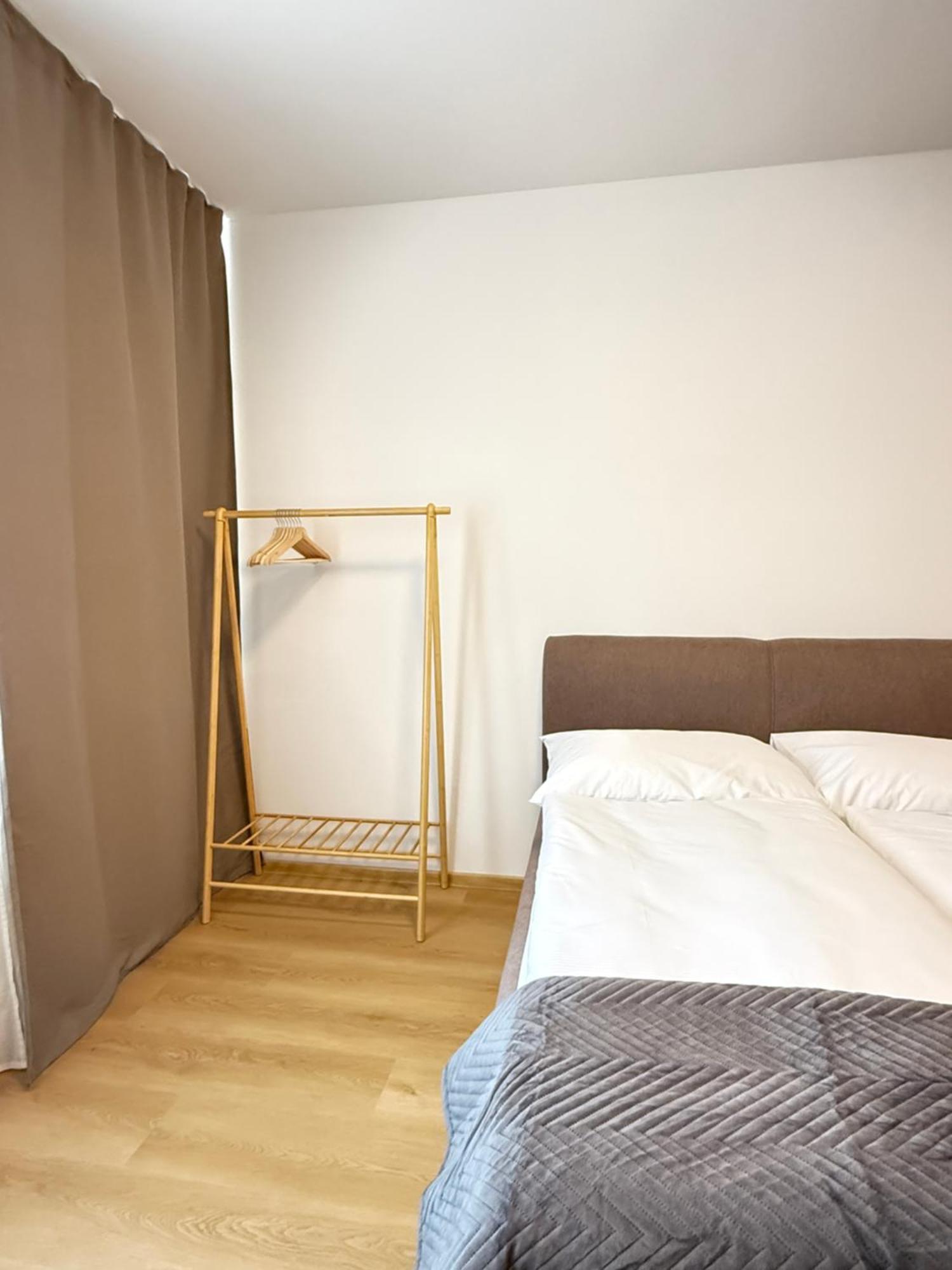 Riverside Apartment Praha Eksteriør billede