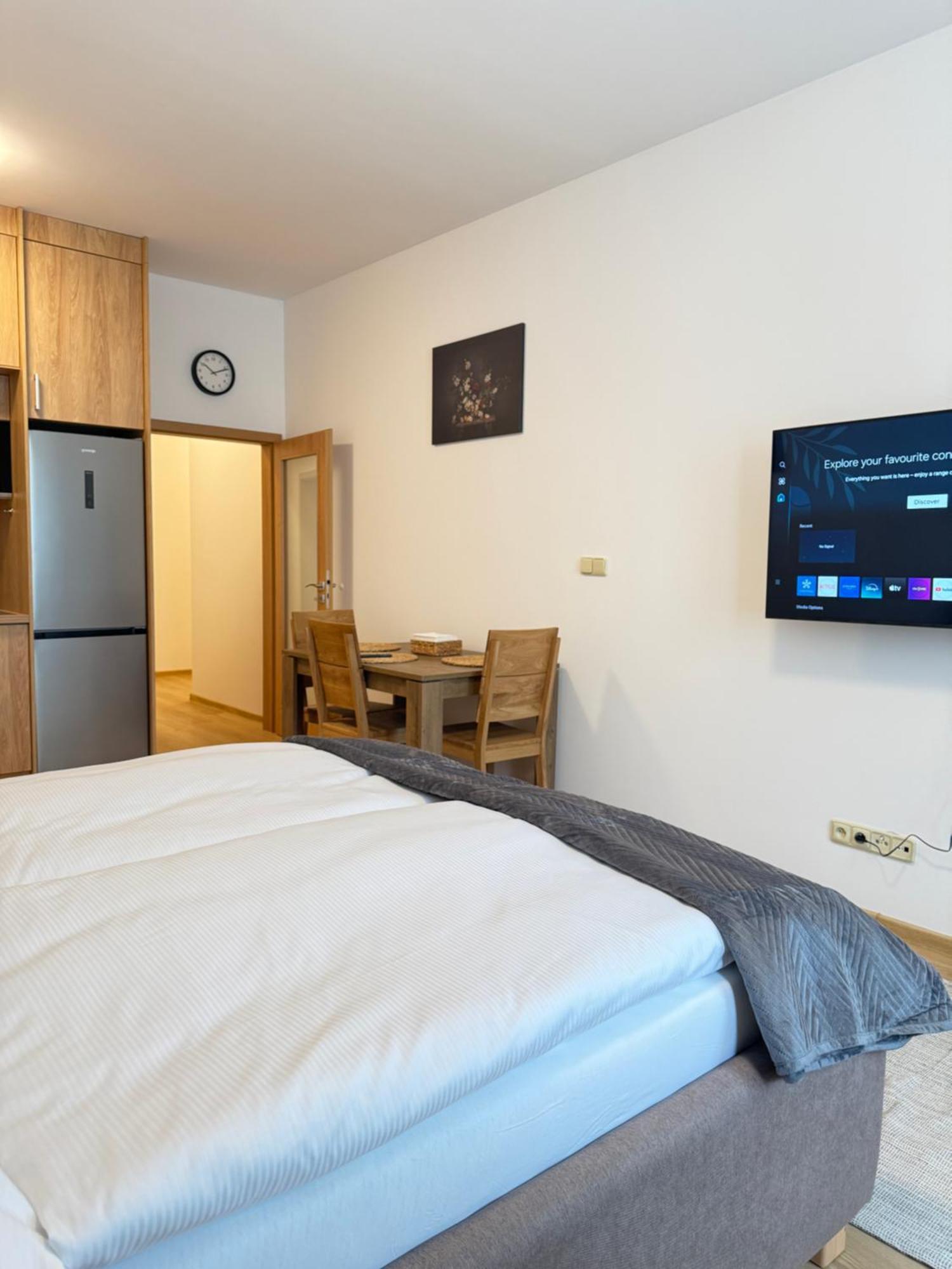 Riverside Apartment Praha Eksteriør billede