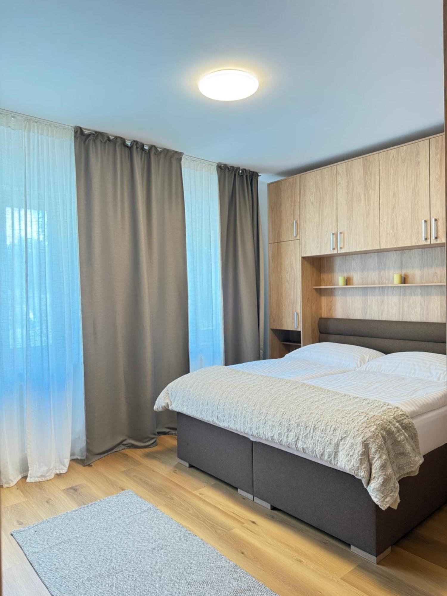 Riverside Apartment Praha Eksteriør billede