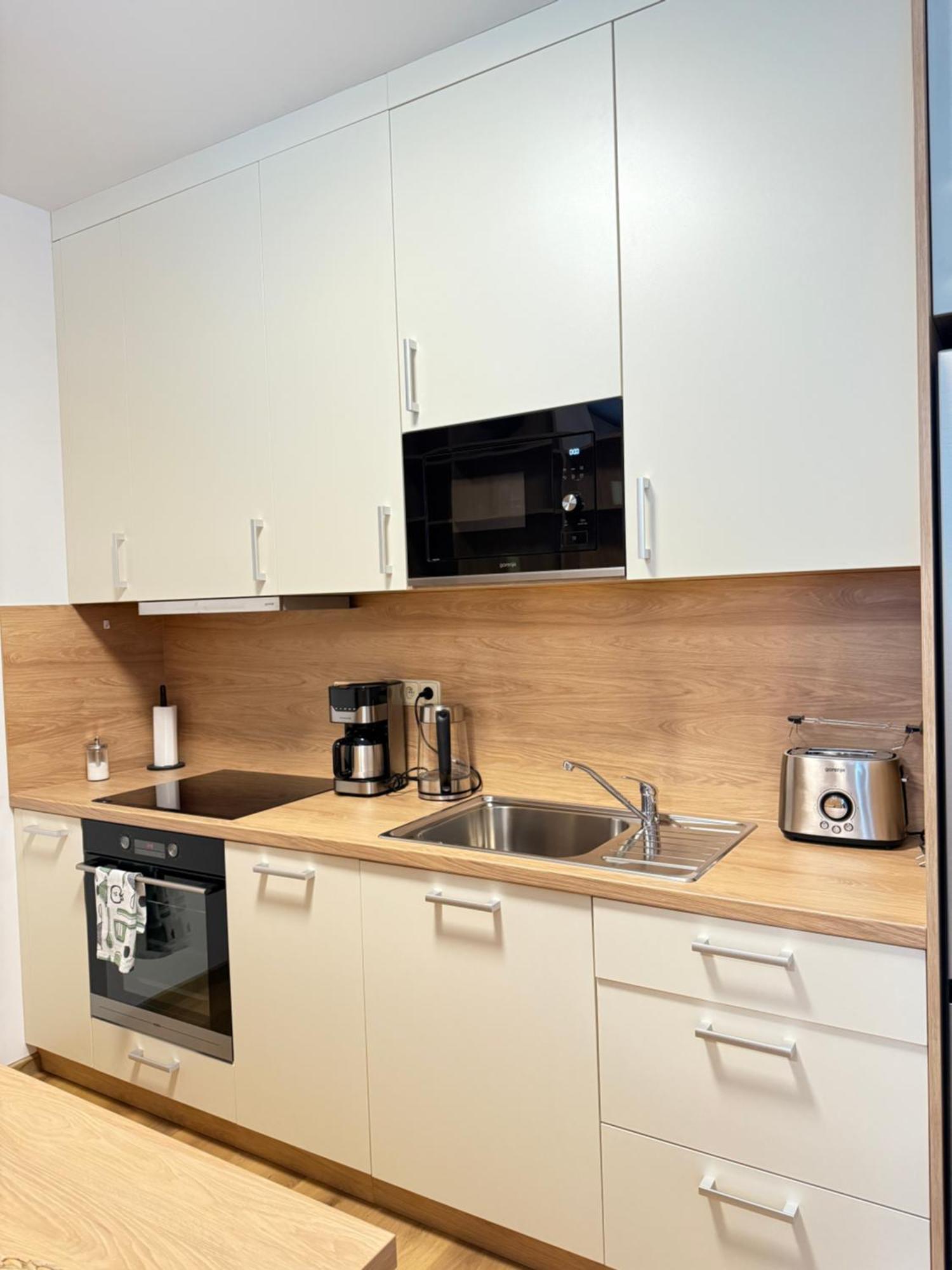 Riverside Apartment Praha Eksteriør billede