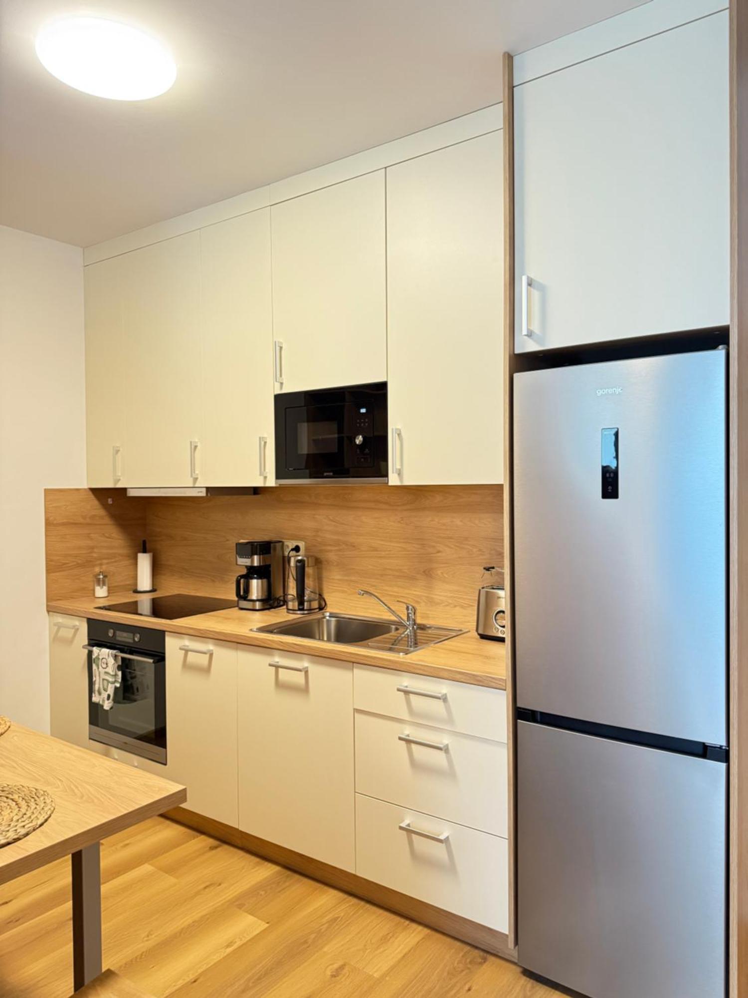 Riverside Apartment Praha Eksteriør billede